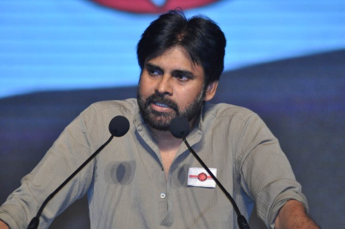 pawan kalyan,ap capital,land acquisition,cahndrababu naidu  పవన్‌.. ఈసారి కూడా హ్యాండ్‌ ఇస్తారా..??